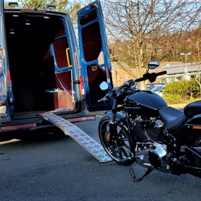 Harley Davidson transportēšana no Lielbritānijas
